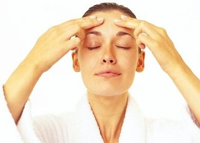 A massagem facial rejuvenescedora tornará a pele uniforme e tonificada